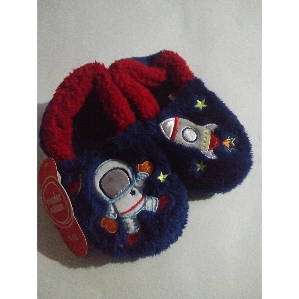 NWT Astronaut Slippers Size 9-10